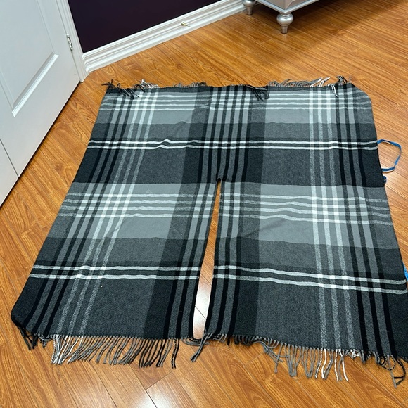 Scarf poncho wraps - Picture 4 of 9